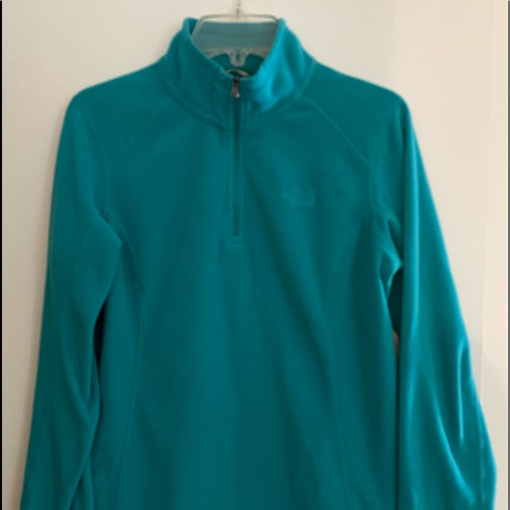NORTH FACE Turquoise size M pulloverin EUC! Flattering lines, comfy & stylish